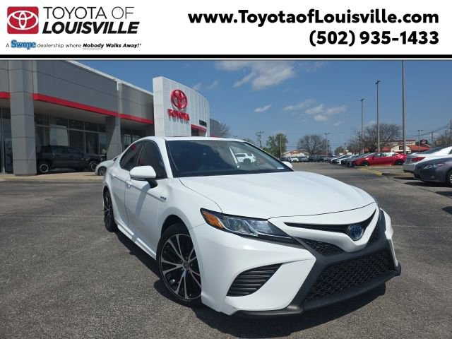 Used 2020 Toyota Camry SE w/ Sunroof Package FWD image 1
