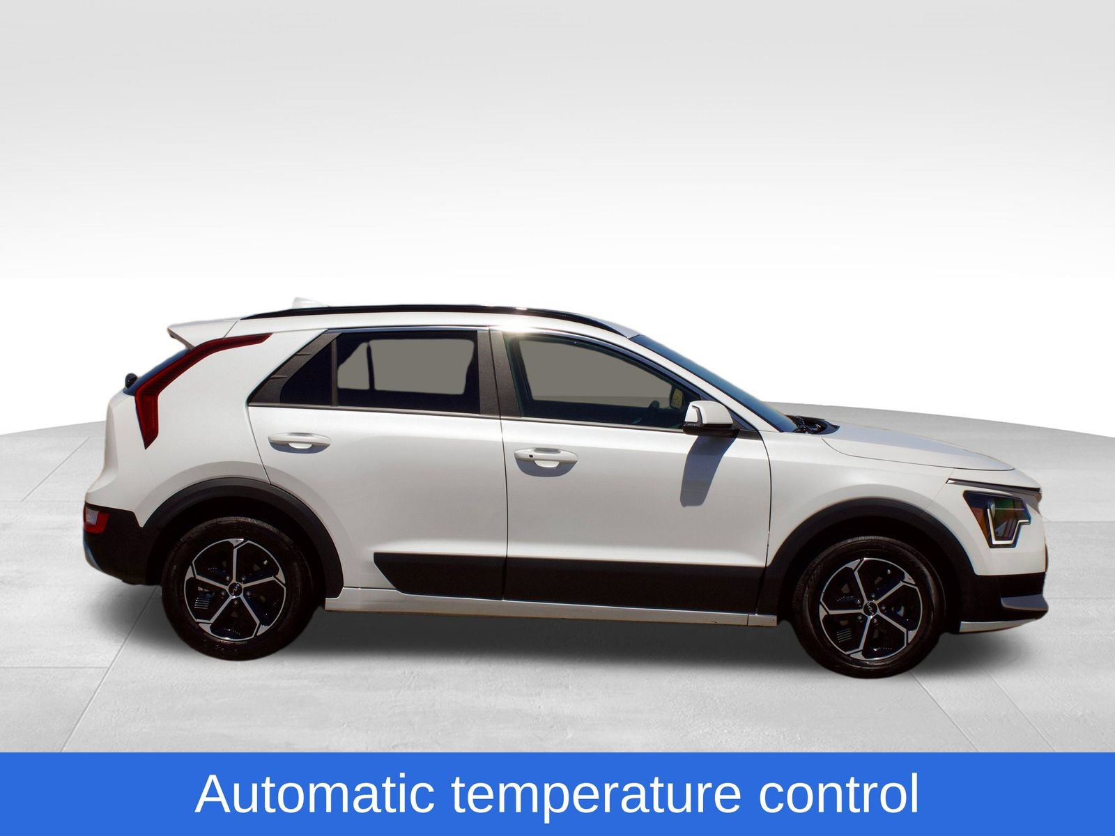 Used 2025 Kia Niro EX FWD image 5