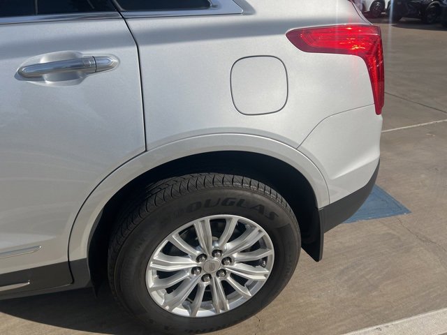Used 2019 Cadillac XT5 Base image 3