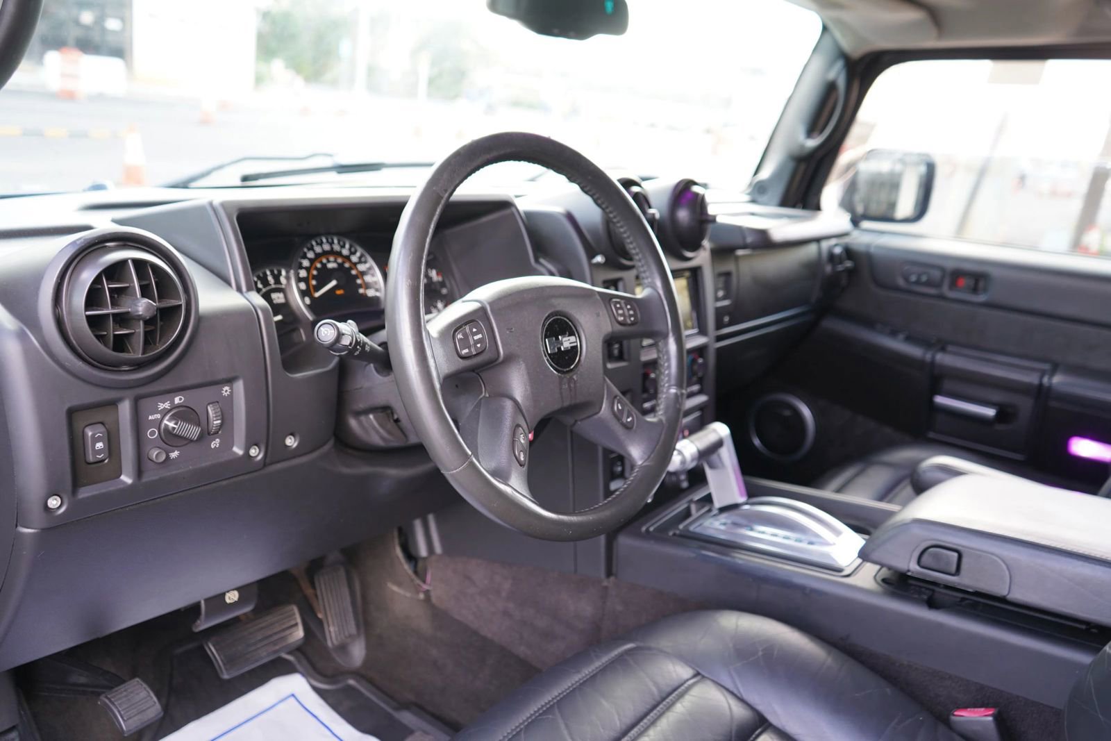 Used 2005 HUMMER H2 SUT w/ Preferred Equipment Group image 9