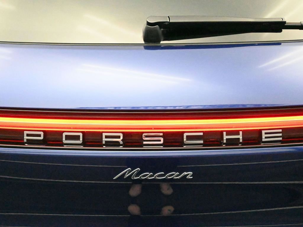 Used 2025 Porsche Macan image 14