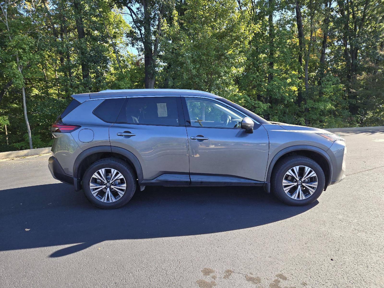 Used 2021 Nissan Rogue SV w/ Premium Package AWD/4WD image 2