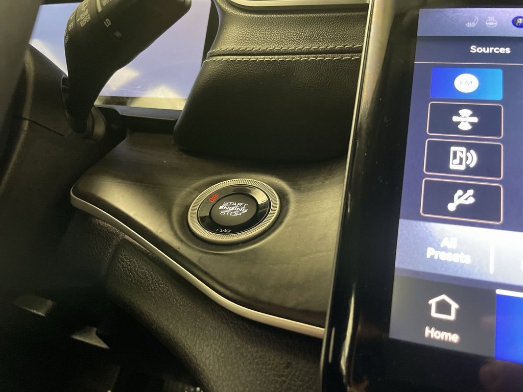 Used 2023 Jeep Grand Cherokee Limited image 11