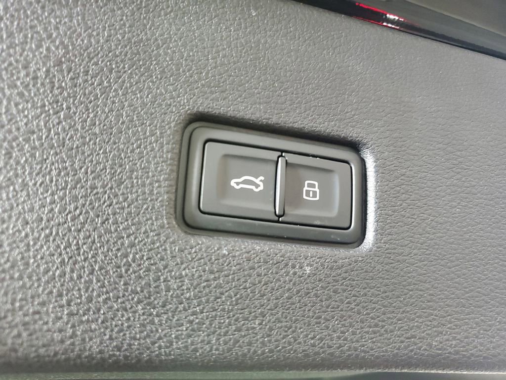 Used 2023 Audi Q8 Premium Plus w/ Premium Plus Package image 10