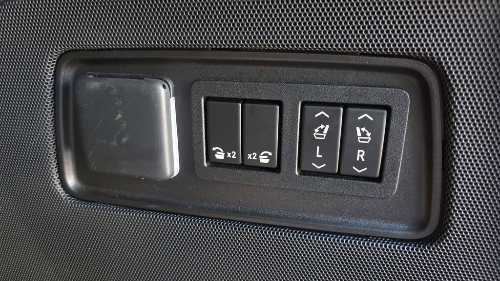 Certified 2022 Cadillac Escalade Sport Platinum w/ LPO, ONYX Package image 33