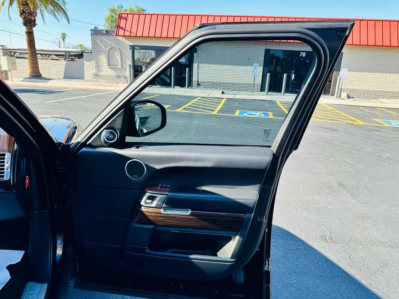 Used 2016 Land Rover Range Rover HSE image 31