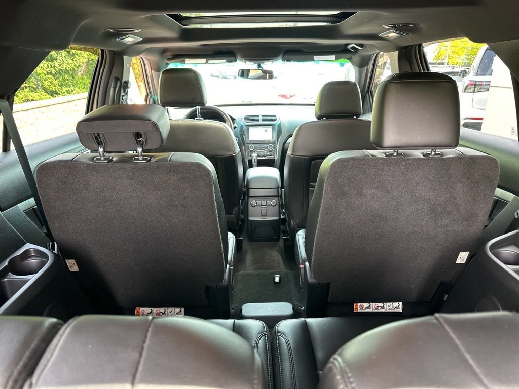 Used 2017 Ford Explorer XLT w/ Equipment Group 202A AWD/4WD image 29