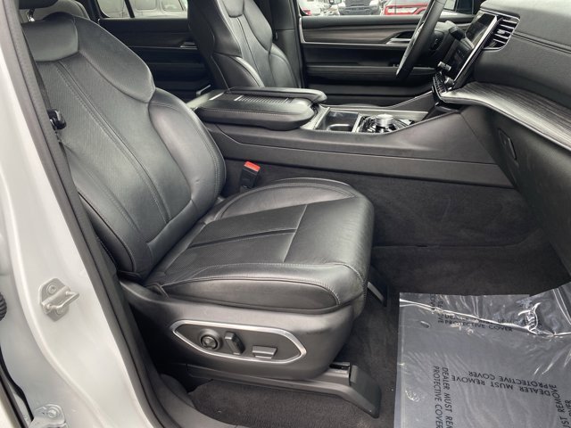 Used 2023 Jeep Wagoneer Series III w/ Preferred Equipment Group image 28