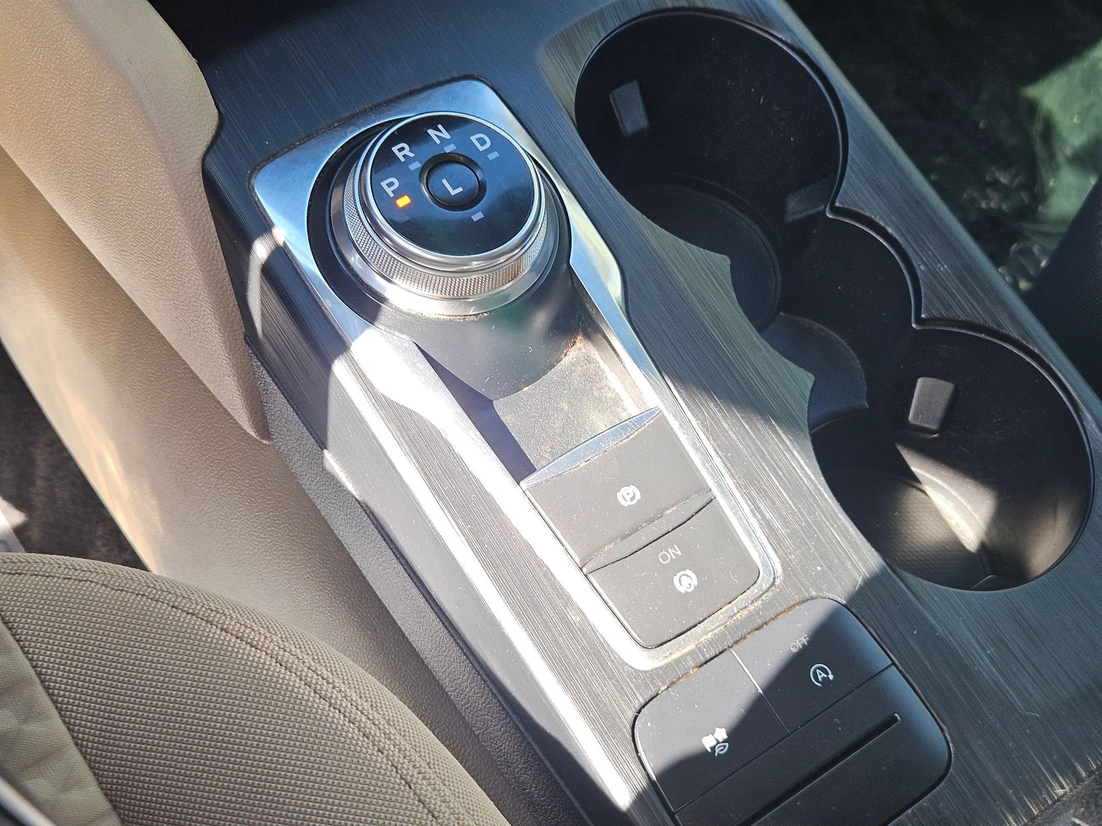 Used 2020 Ford Escape SE image 17