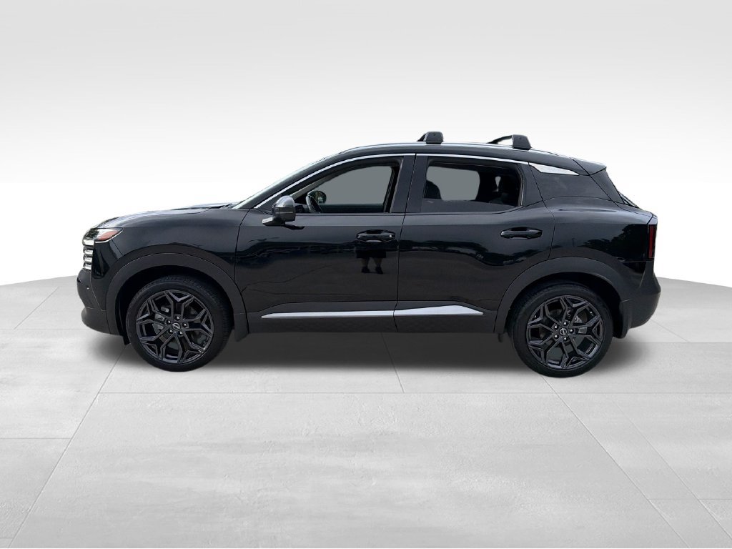 Used 2025 Nissan Kicks SR w/ SR Premium Package FWD image 4