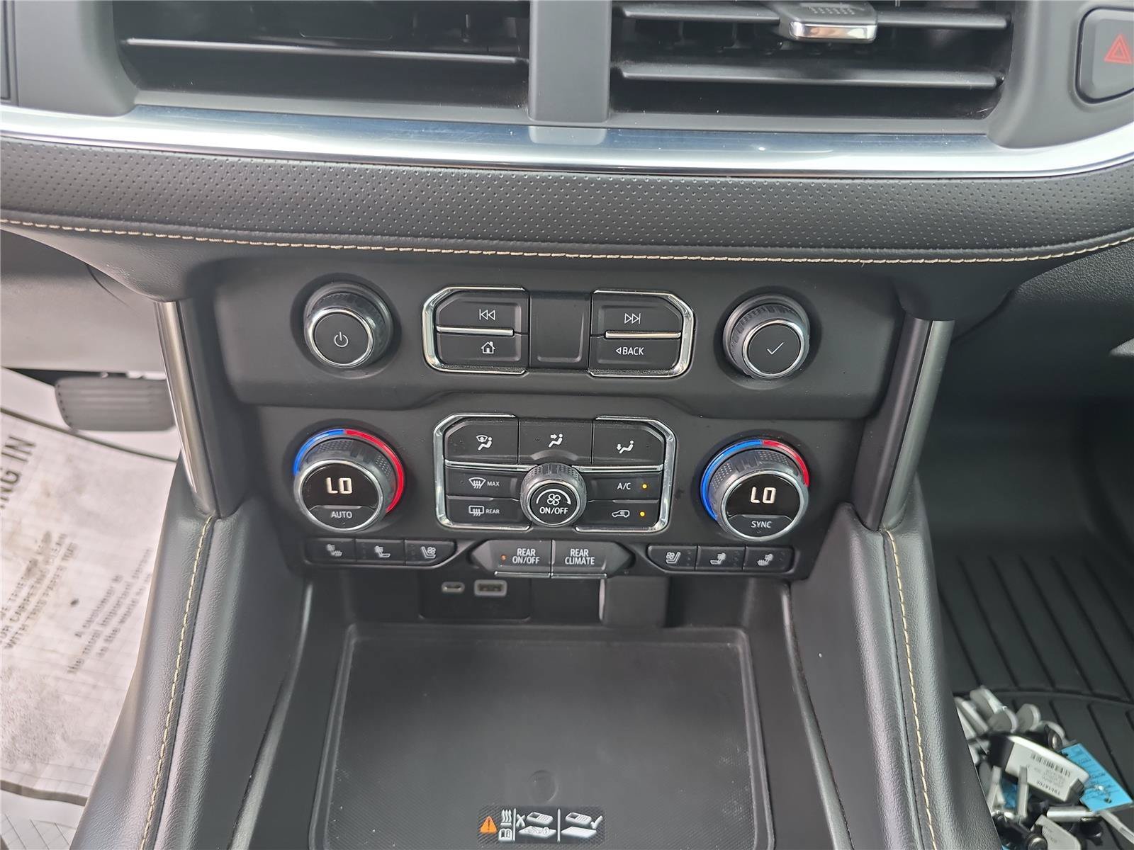 Used 2022 Chevrolet Suburban Premier AWD/4WD image 28