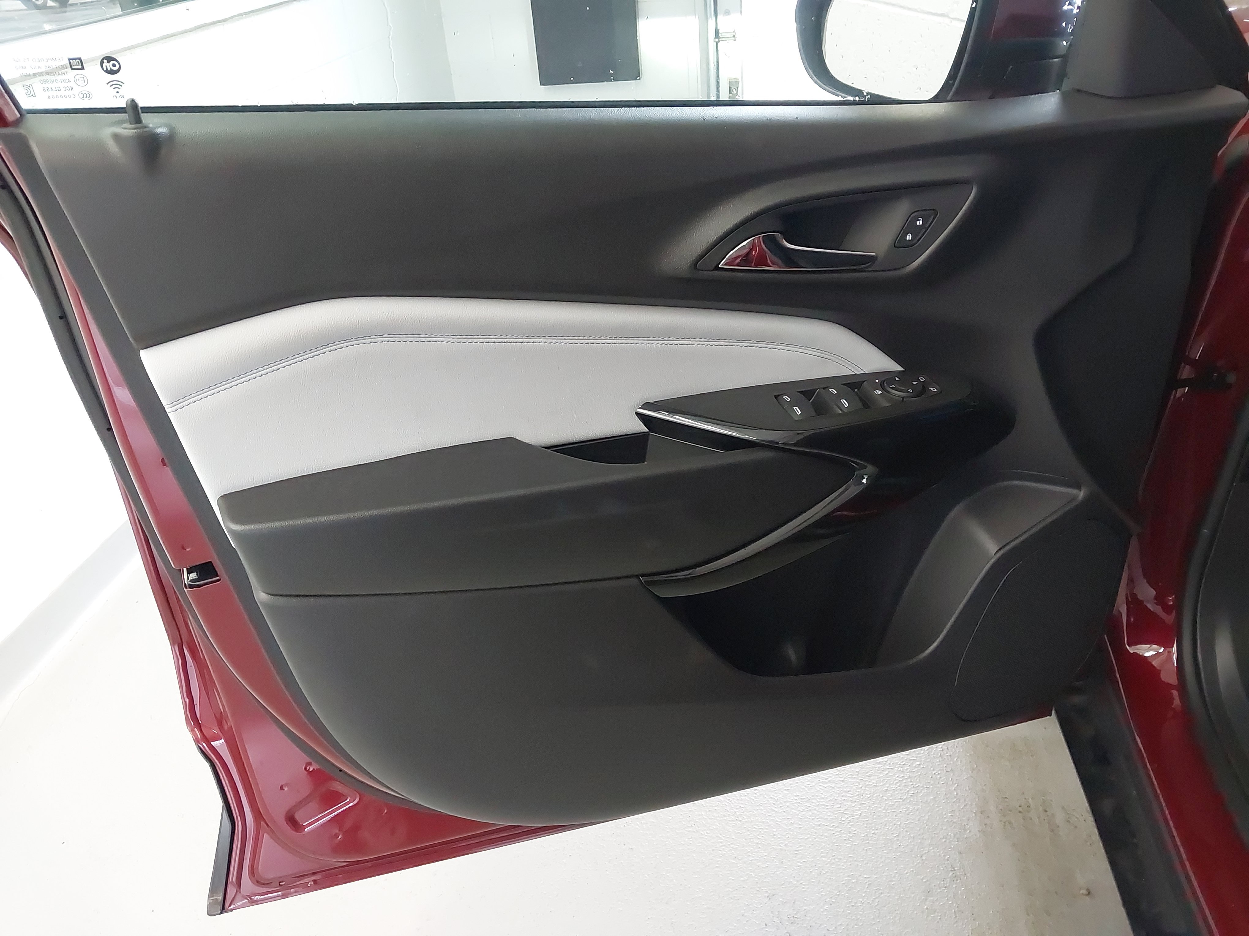 Used 2025 Chevrolet Trax LT w/ Driver Confidence Package FWD image 25