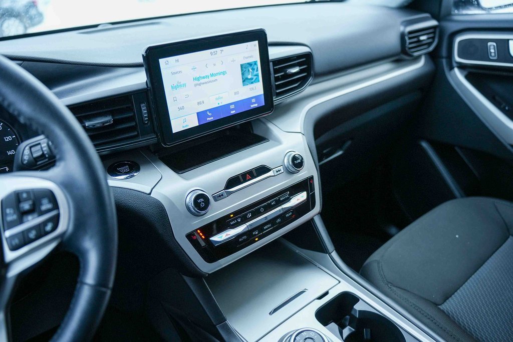 Used 2024 Ford Explorer XLT image 28