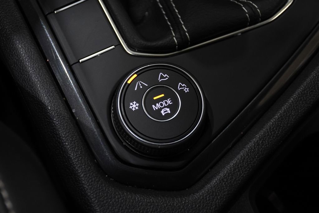 Used 2024 Volkswagen Tiguan SE R-Line image 28