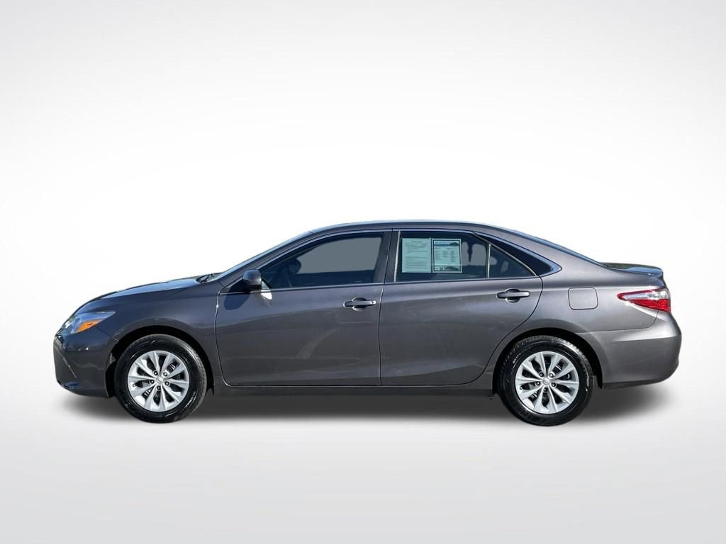 Used 2016 Toyota Camry LE image 2