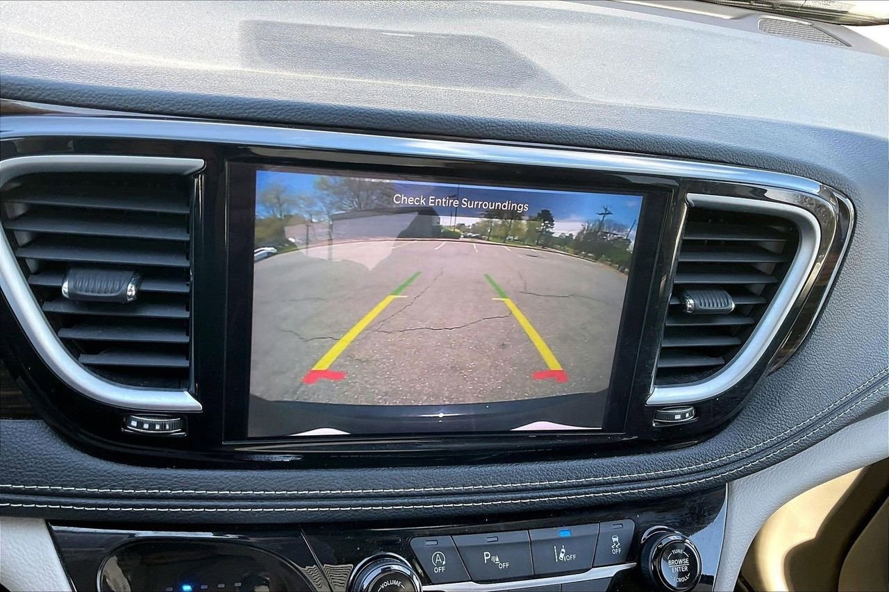 Used 2023 Chrysler Pacifica Limited image 15