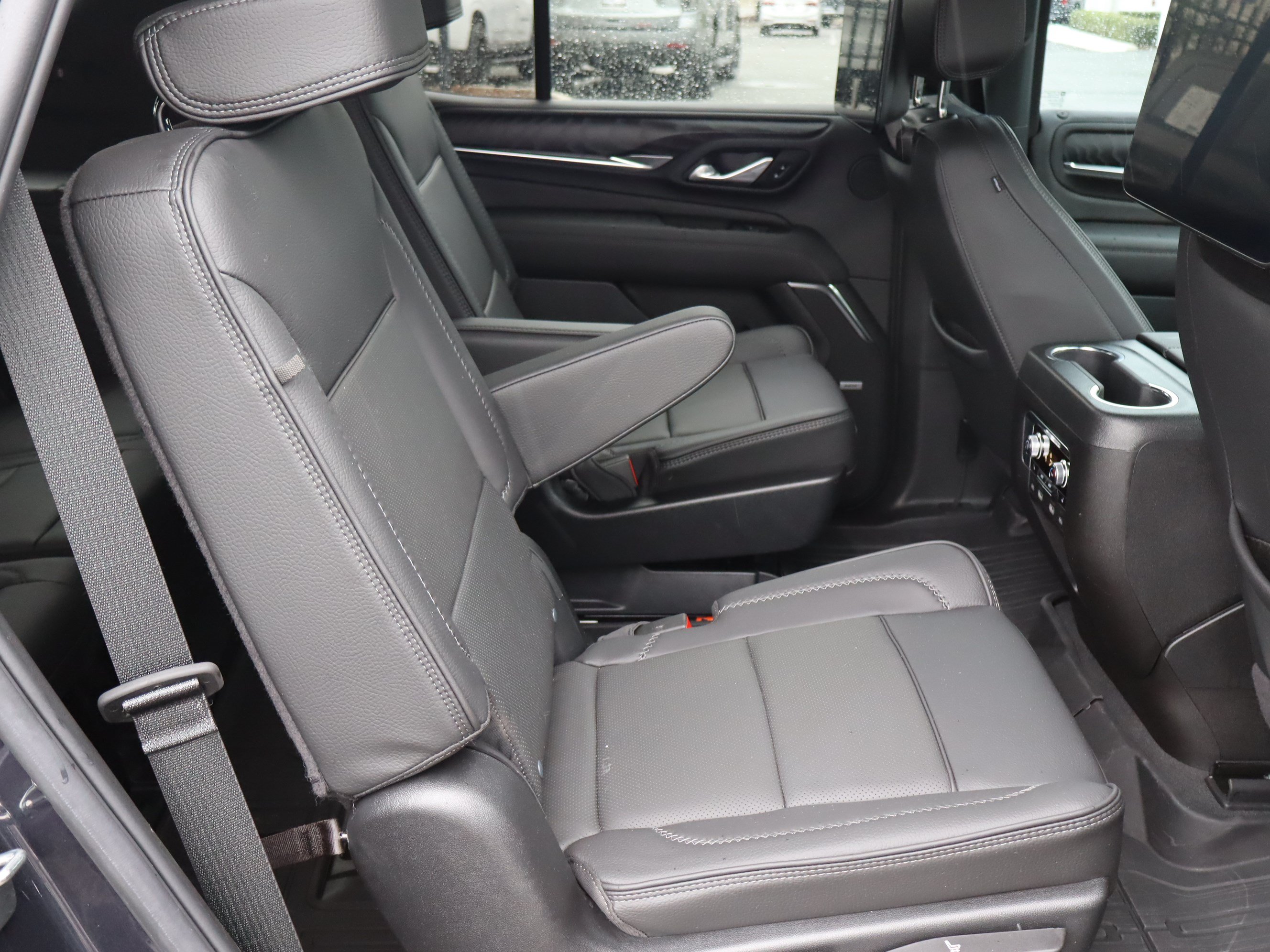 Used 2024 GMC Yukon Denali w/ Denali Reserve Package AWD/4WD image 39