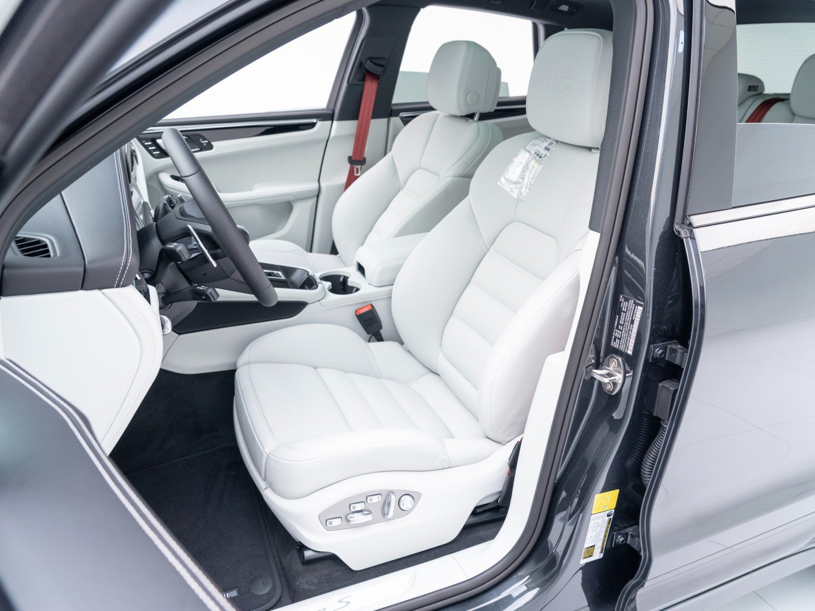 New 2026 Porsche Macan S AWD/4WD image 5