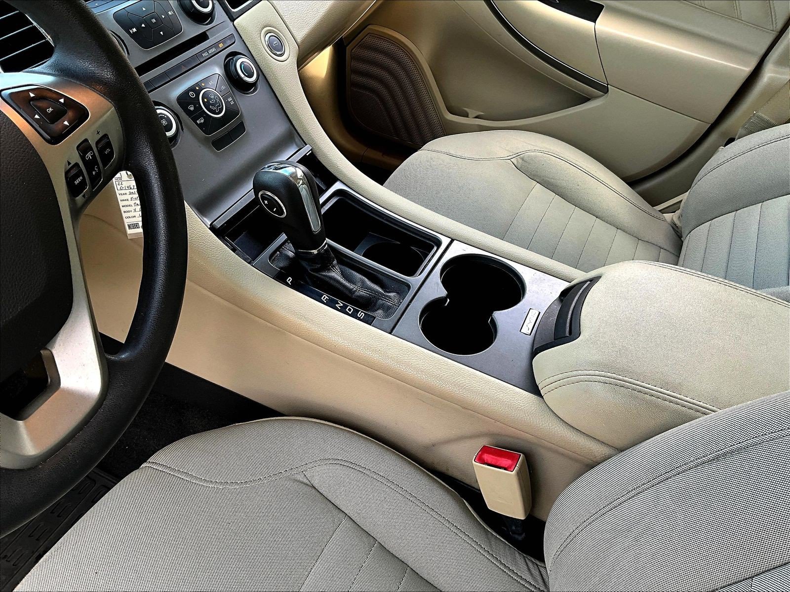 Used 2016 Ford Taurus SE FWD image 18