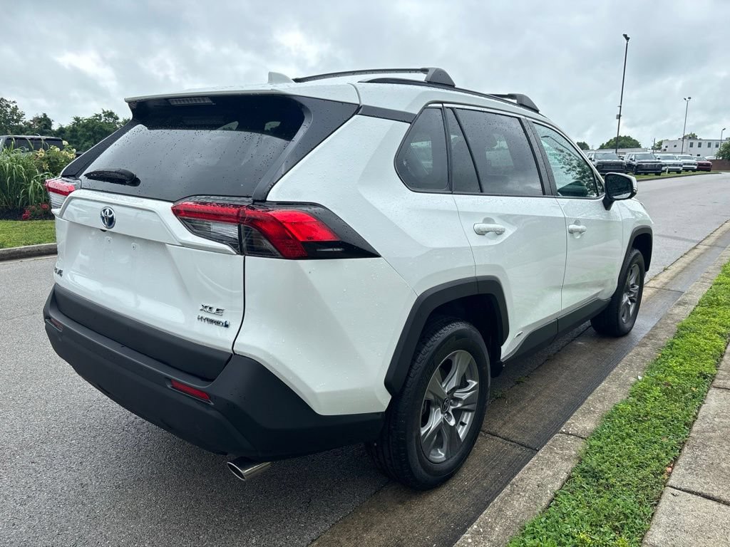 Used 2022 Toyota RAV4 XLE w/ Convenience Package AWD/4WD image 3