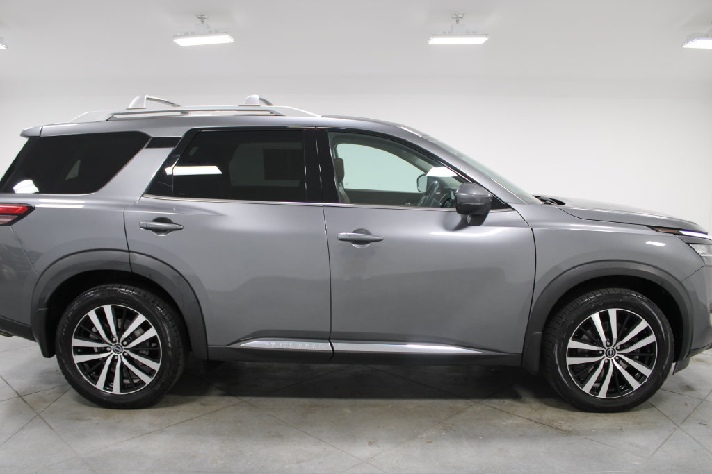 Used 2023 Nissan Pathfinder Platinum AWD/4WD image 12