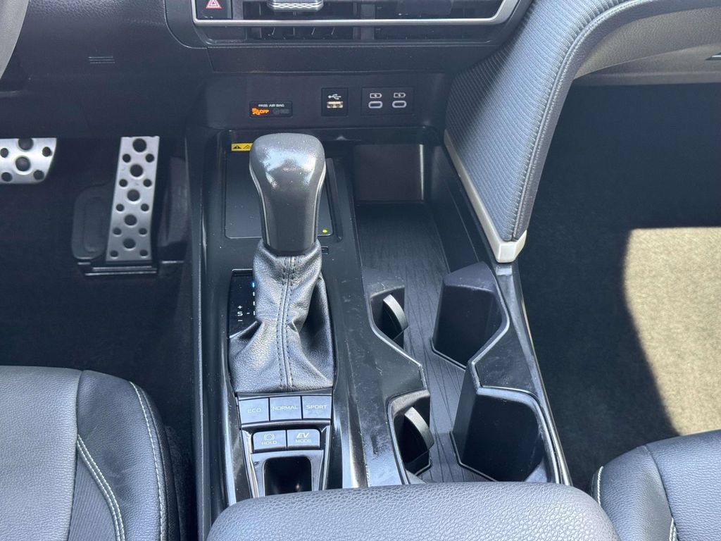 Used 2025 Toyota Camry SE FWD image 8