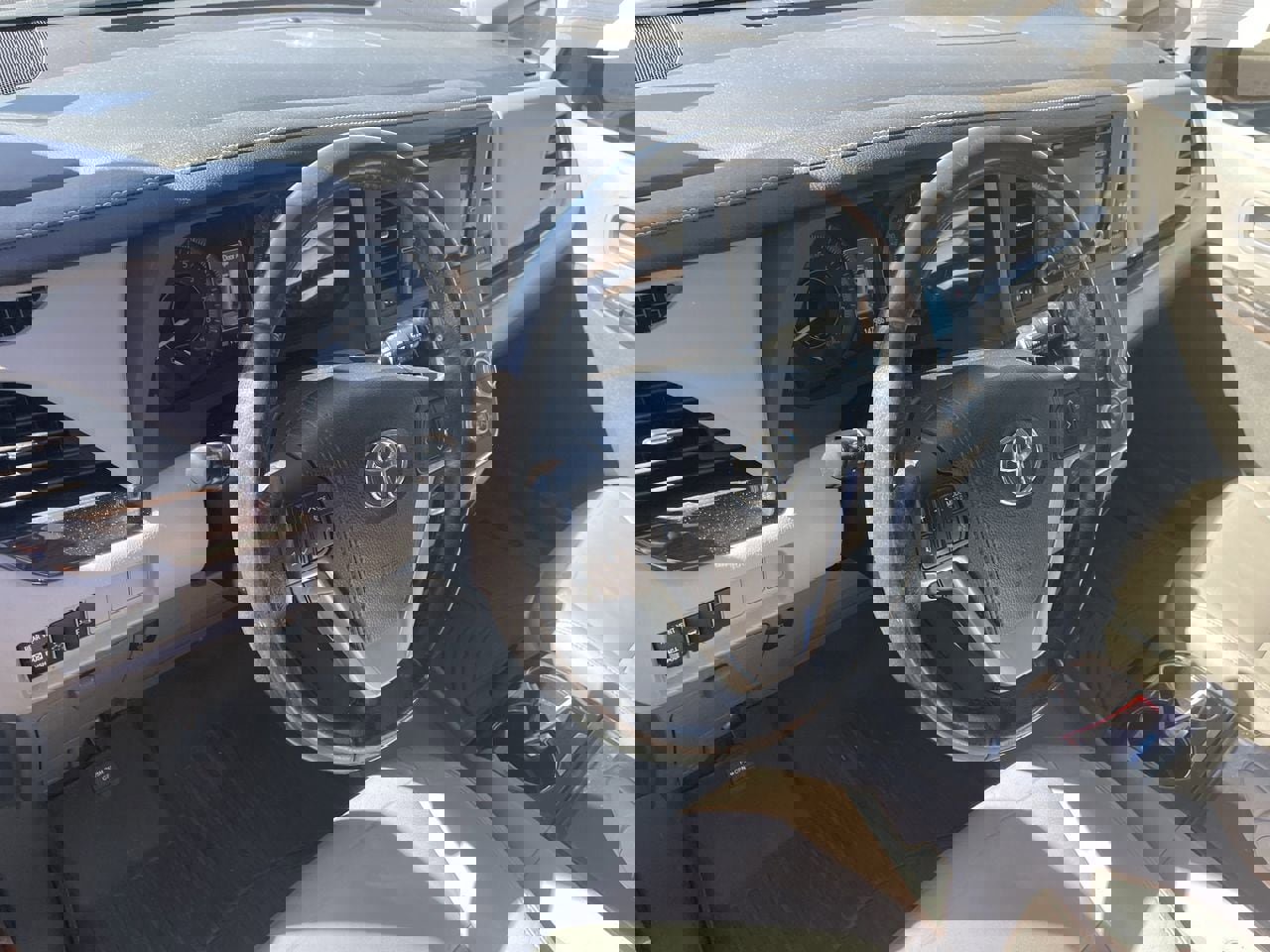 Used 2018 Toyota Sienna XLE Premium w/ Carpet Mat Package image 6