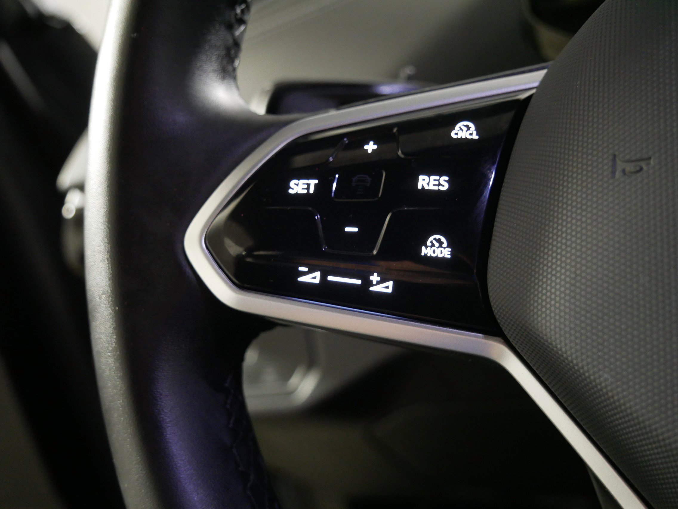 Certified 2024 Volkswagen ID.4 Pro image 27