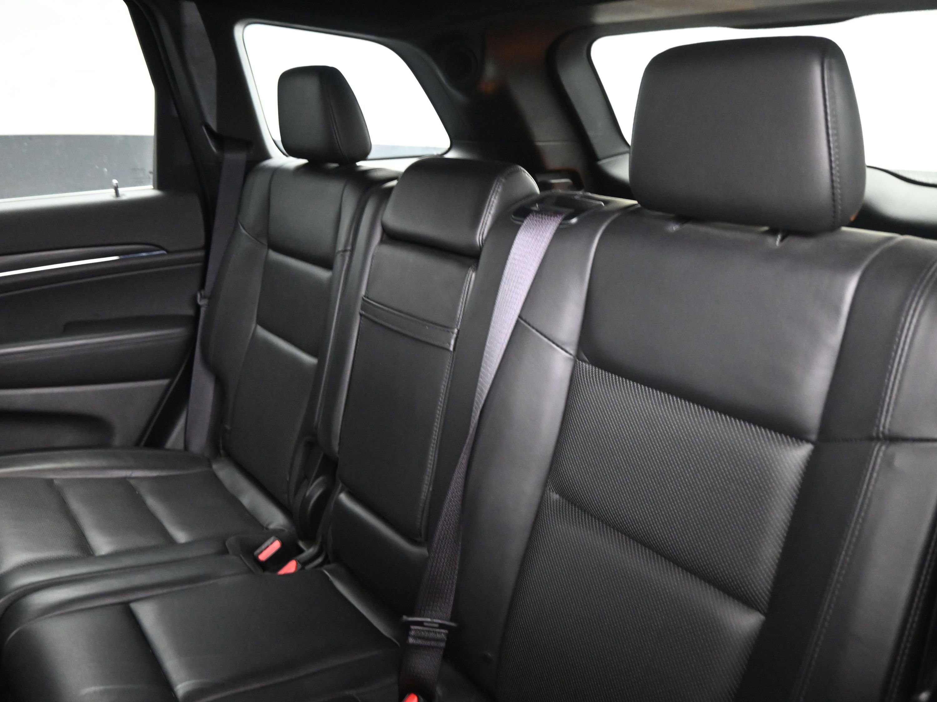 Used 2020 Jeep Grand Cherokee Limited w/ Luxury Group II image 18