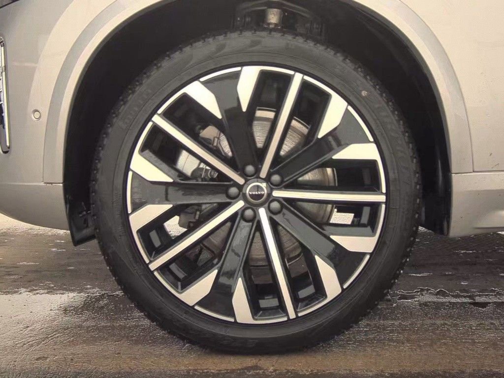 Used 2025 Volvo XC90 B6 Plus image 20