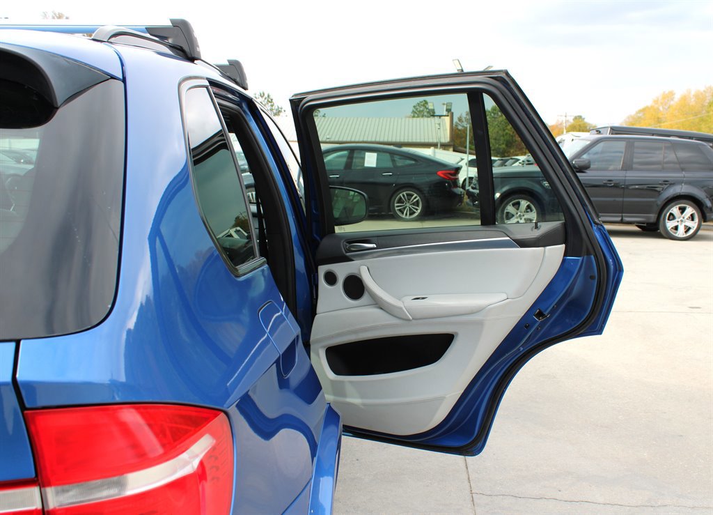 Used 2010 BMW X5 M image 39
