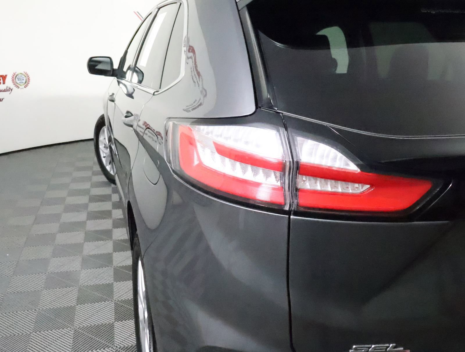 Used 2023 Ford Edge SEL image 12