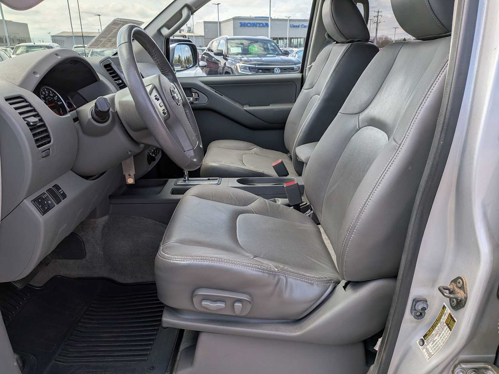Used 2012 Nissan Frontier SL w/ Moonroof Pkg AWD/4WD image 14