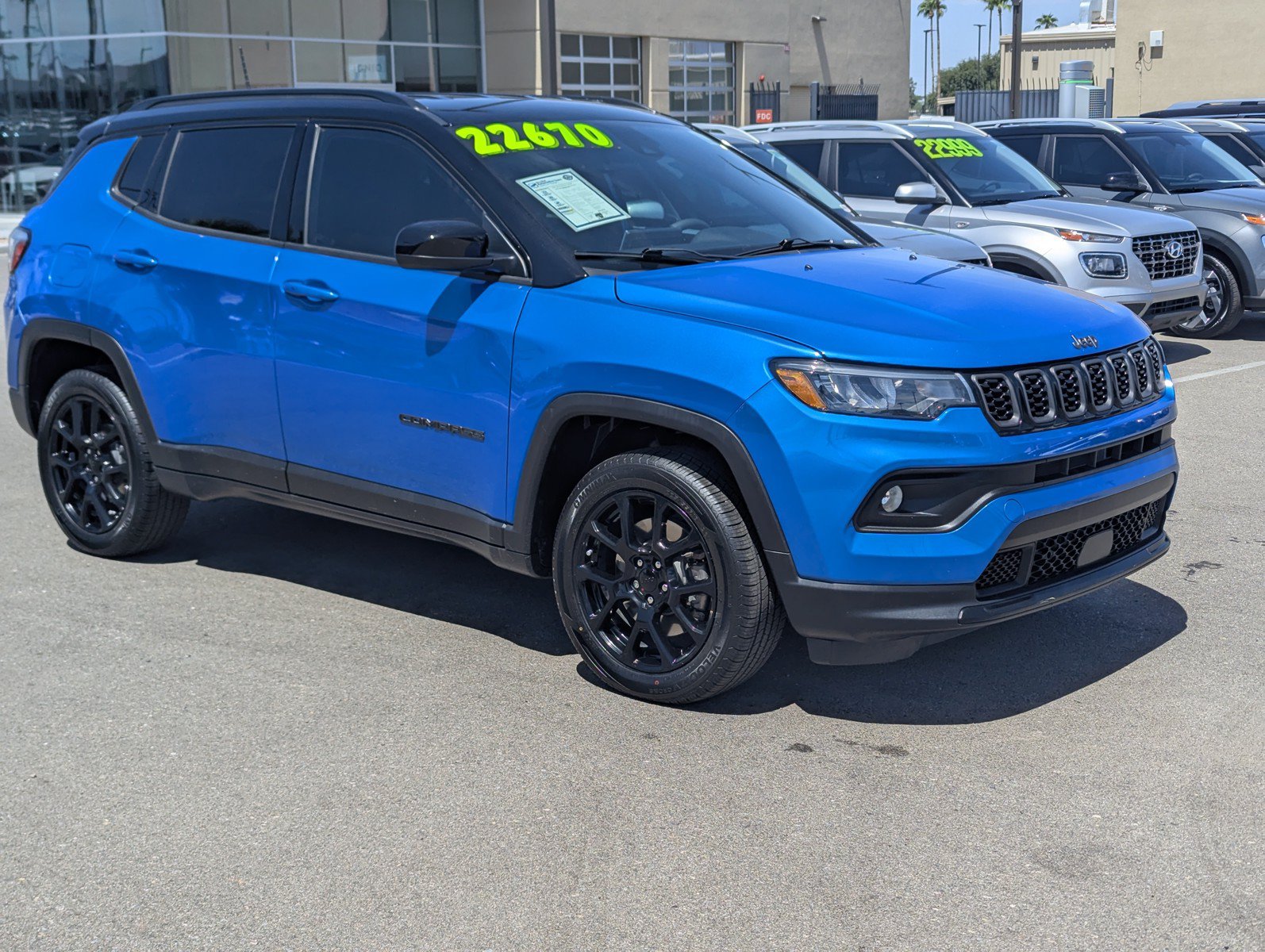 Used 2024 Jeep Compass Latitude w/ Convenience Group AWD/4WD image 1