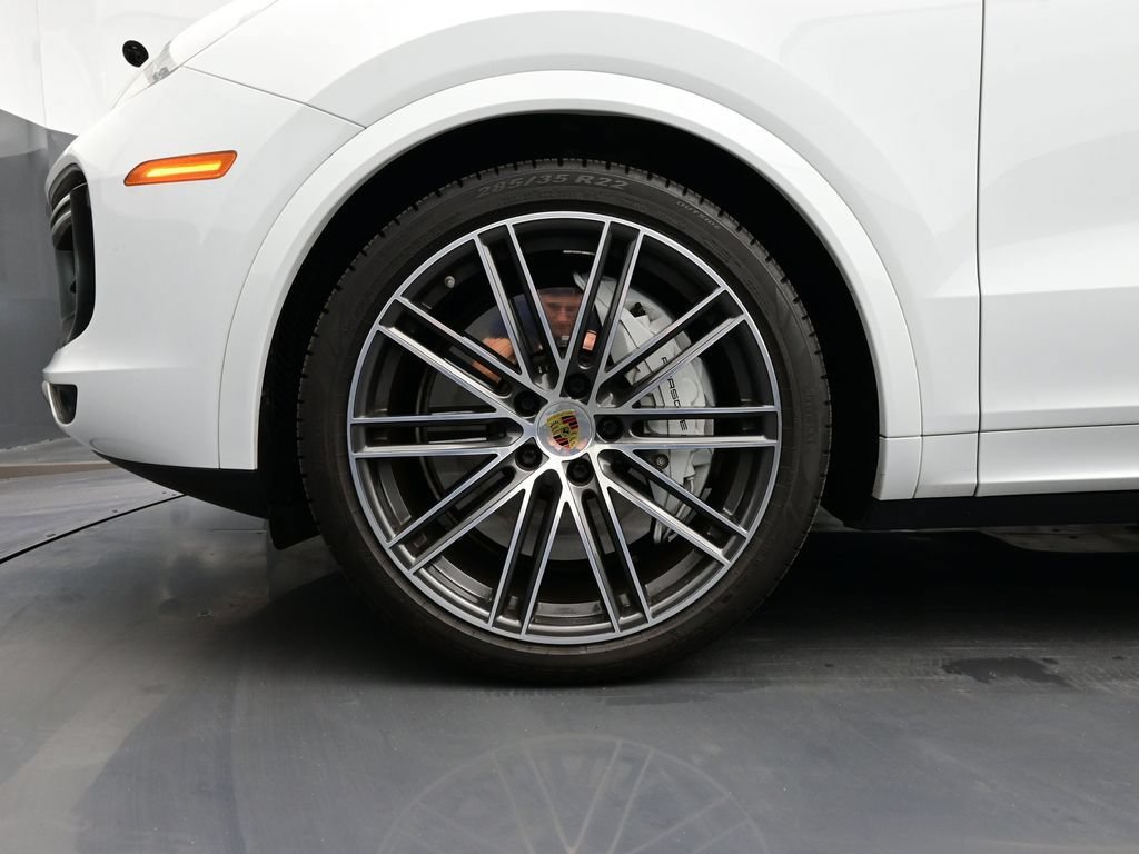 Certified 2021 Porsche Cayenne Turbo AWD/4WD image 6