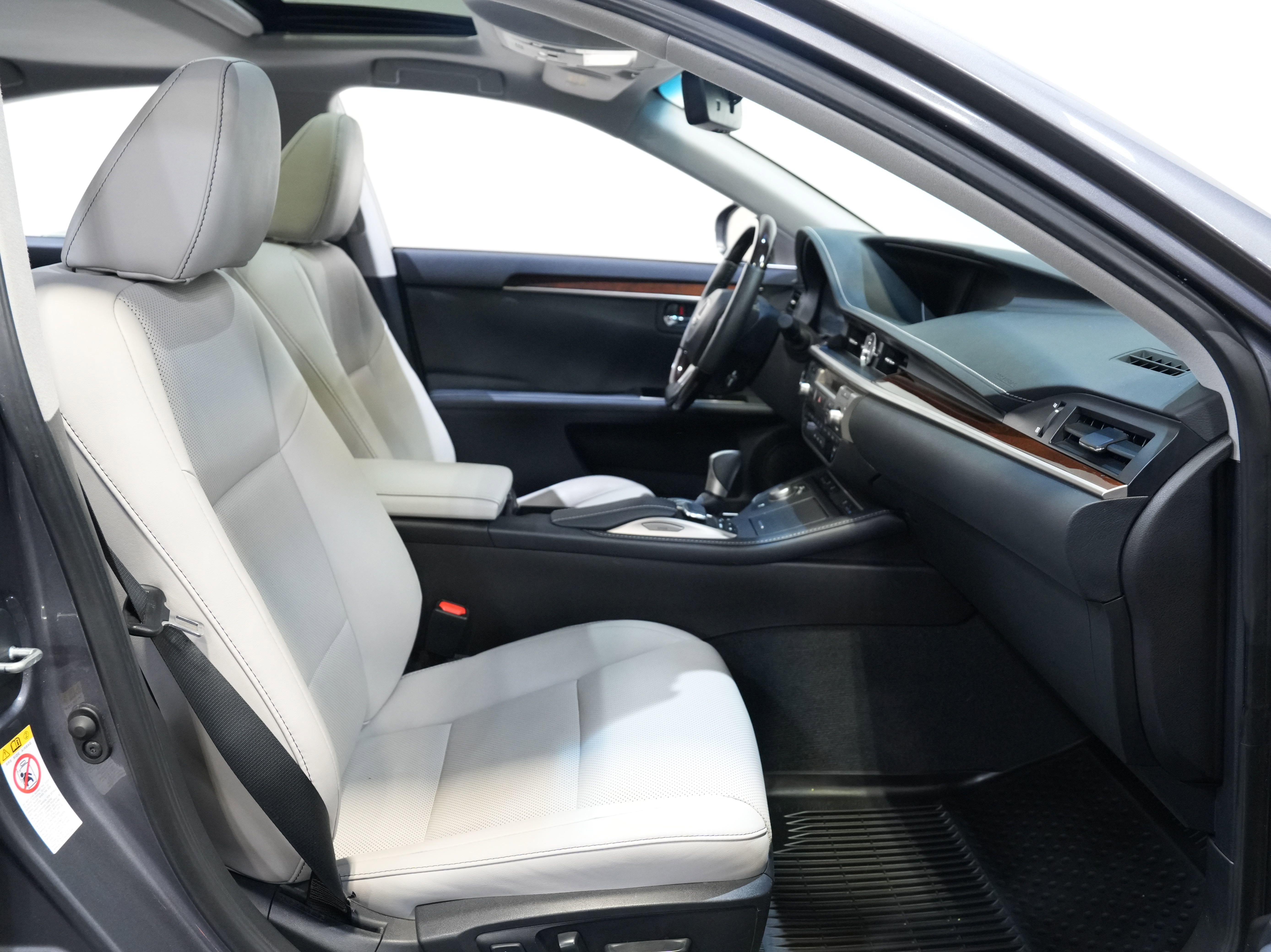 Used 2018 Lexus ES 350 w/ Navigation System Package FWD image 33