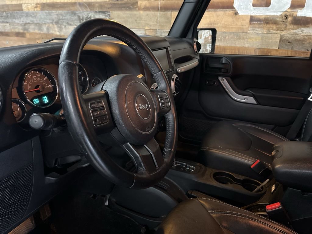 Used 2017 Jeep Wrangler Unlimited Sahara w/ Connectivity Group image 9