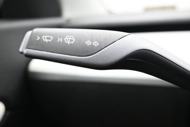 Used 2021 Tesla Model Y Long Range AWD/4WD image 16