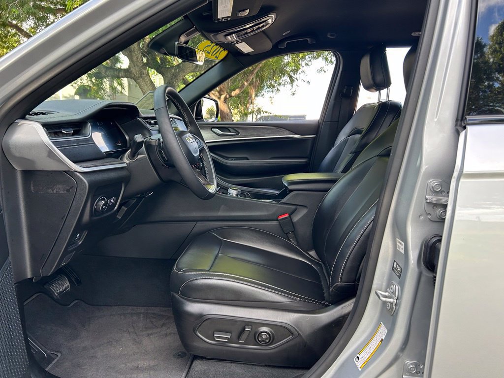 Certified 2025 Jeep Grand Cherokee Limited RWD image 16