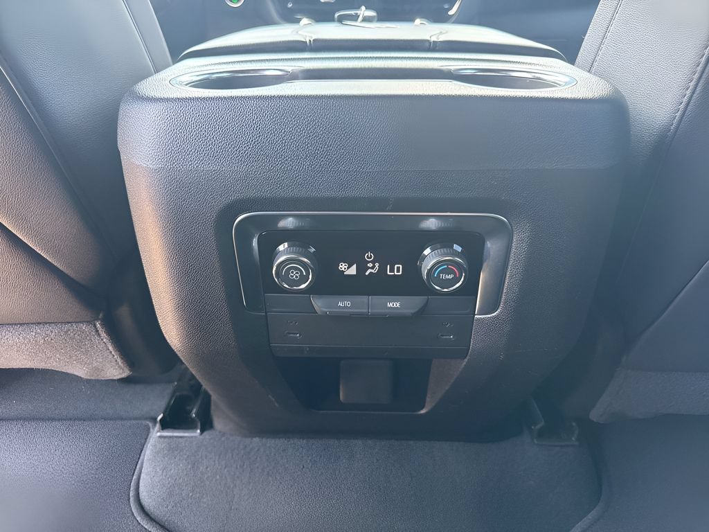 Used 2025 Chevrolet Suburban Z71 AWD/4WD image 30