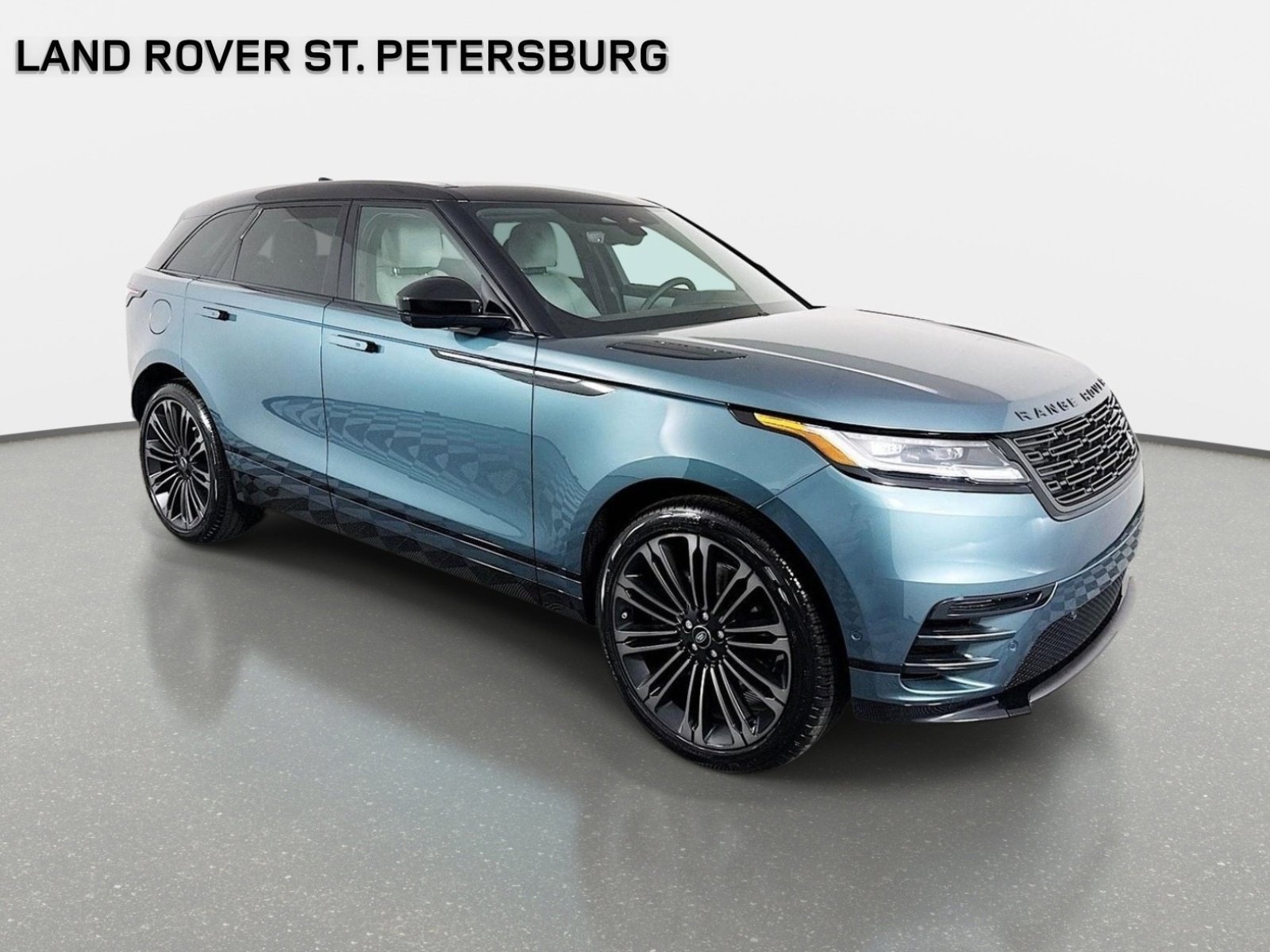 Used 2026 Land Rover Range Rover Velar Dynamic SE AWD/4WD image 3