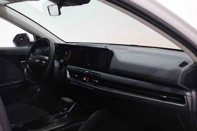 Used 2025 Kia K4 LXS image 49