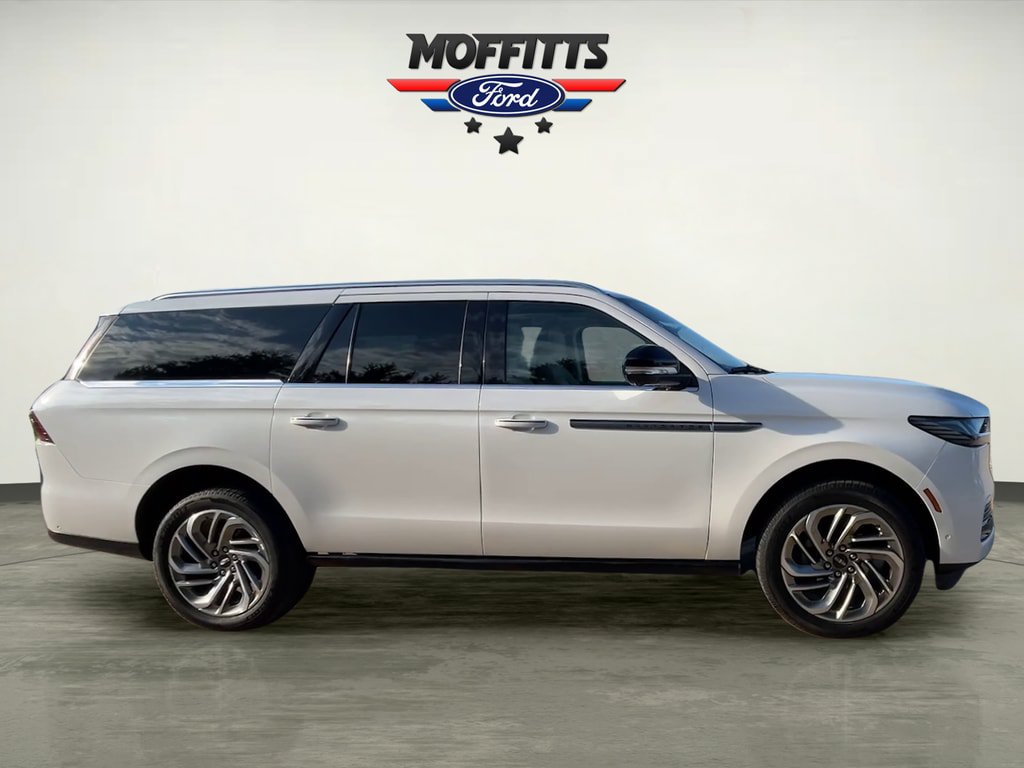 Used 2025 Lincoln Navigator L Reserve AWD/4WD image 6