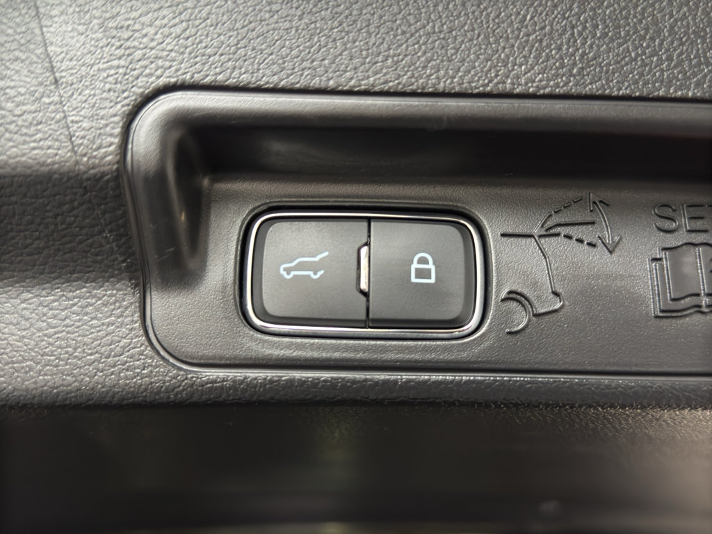 Used 2025 Ford Explorer ST-Line w/ ST-Line Street Pack AWD/4WD image 23