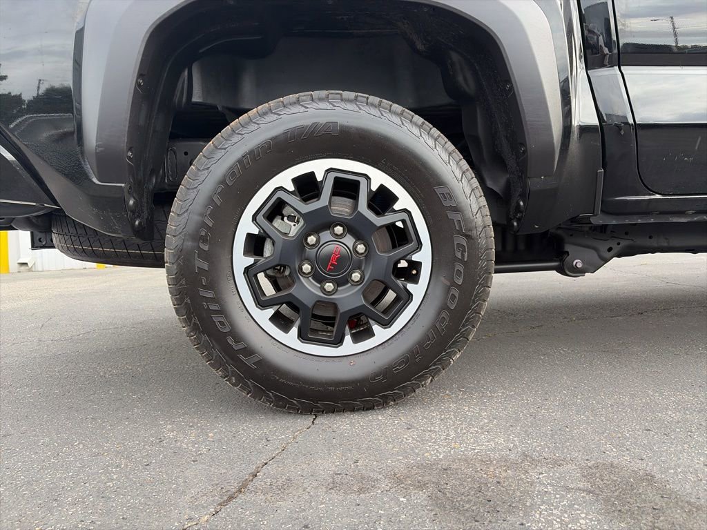 Used 2025 Toyota Tacoma TRD Off-Road image 9