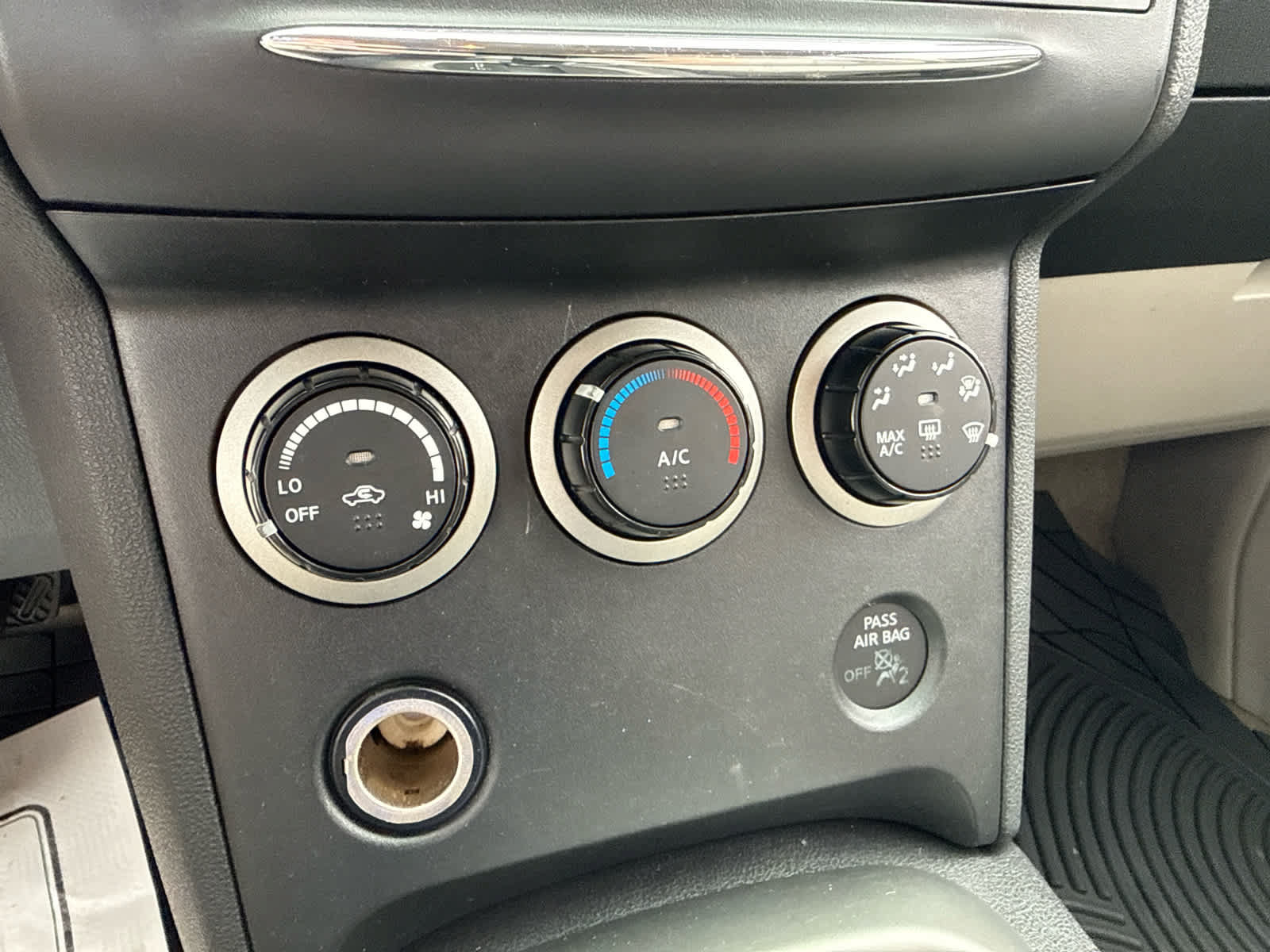 Used 2015 Nissan Rogue S w/ Convenience Package AWD/4WD image 17