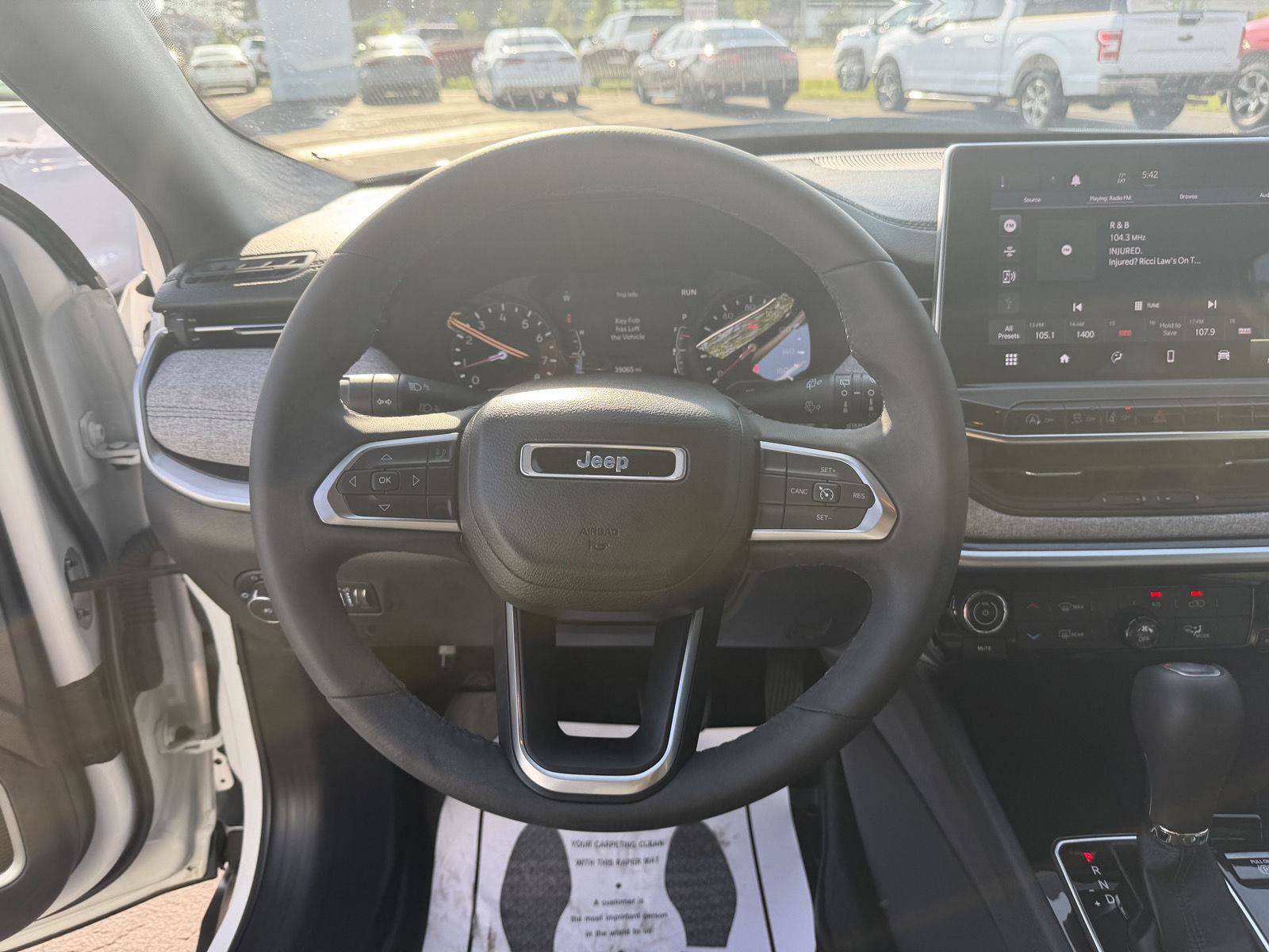 Used 2023 Jeep Compass Latitude AWD/4WD image 17