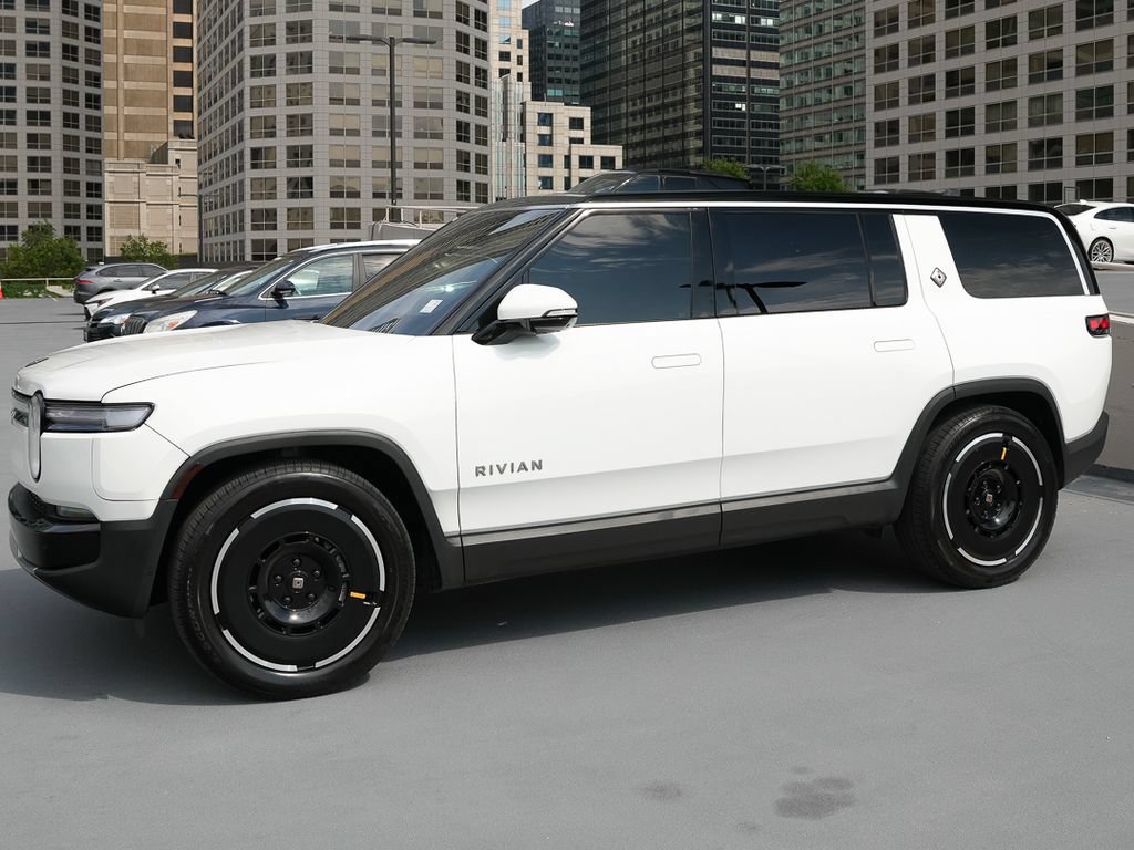 Used 2025 Rivian R1S Adventure Dual AWD/4WD image 1