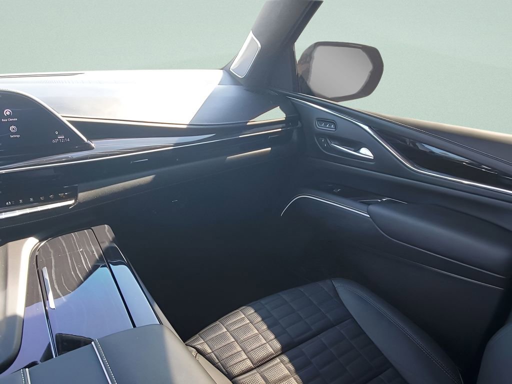 Used 2024 Cadillac Escalade ESV V image 26