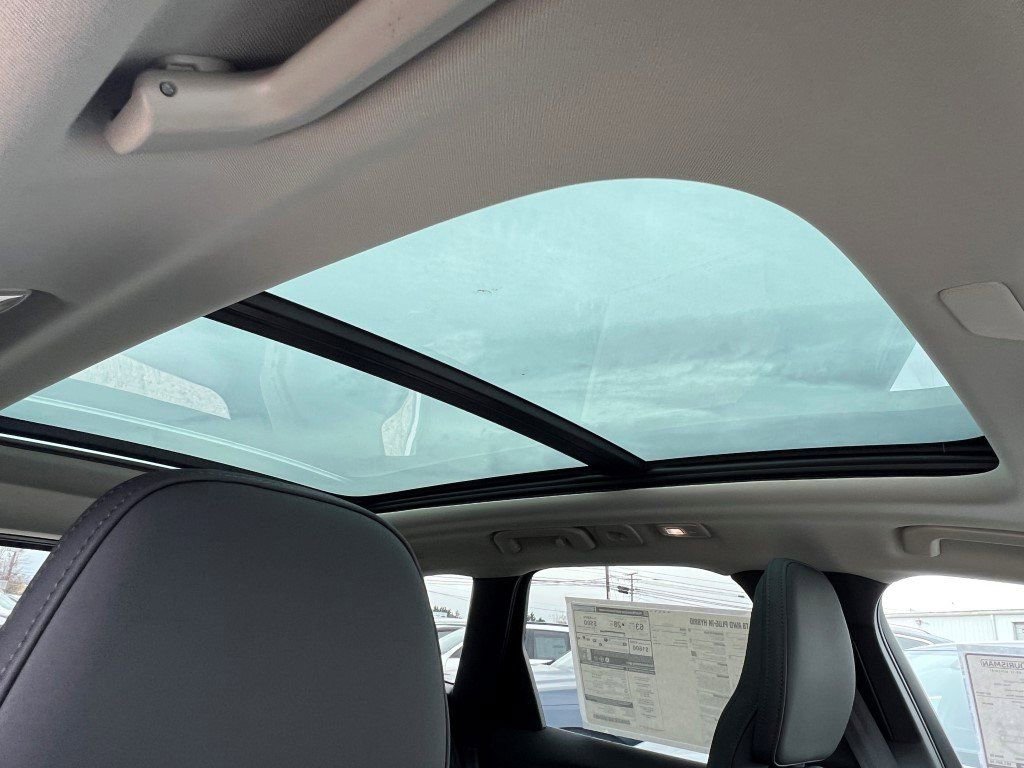 New 2026 Volvo XC60 T8 Core w/ Climate Package image 10